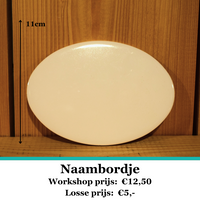 Naambordje van keramiek om zelf te schilderen. Workshop prijs: €12,50. Losse Prijs: €5,-