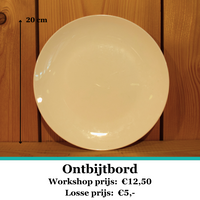 Ontbijtbord van keramiek om zelf te schilderen. Workshop prijs: €12,50. Losse Prijs: €5,-